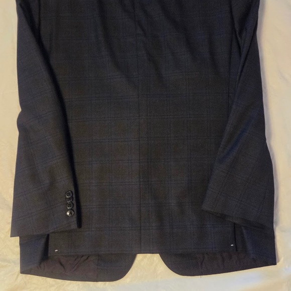 Joseph Abboud Men’s Grey/Blue Suit Jacket, size 40S, 100% wool - Picture 5 of 5